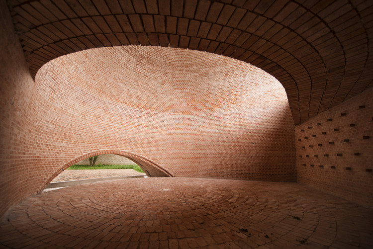 Capilla San Bernardo / Nicolás Campodonico - Brick, Arch, Arcade