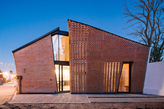 The Colors of Brick - Image 17 of 48