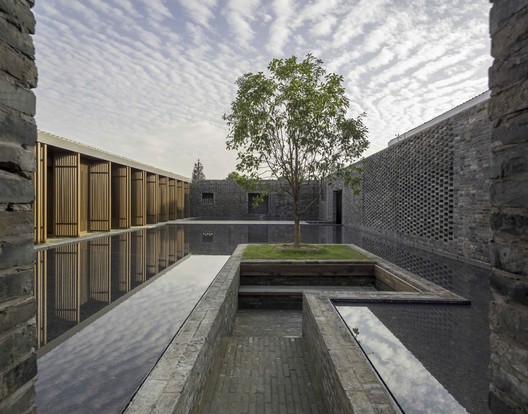 Tsingpu Yangzhou Retreat / Neri&Hu Design and Research Office - Facade, Concrete, Garden, Courtyard