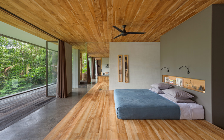 Chameleon Villa / Word of Mouth Architecture - Beam, Bed