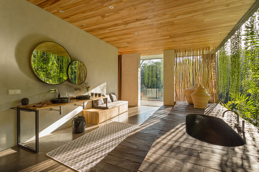 Chameleon Villa / Word of Mouth Architecture - Table, Chair, Beam, Windows