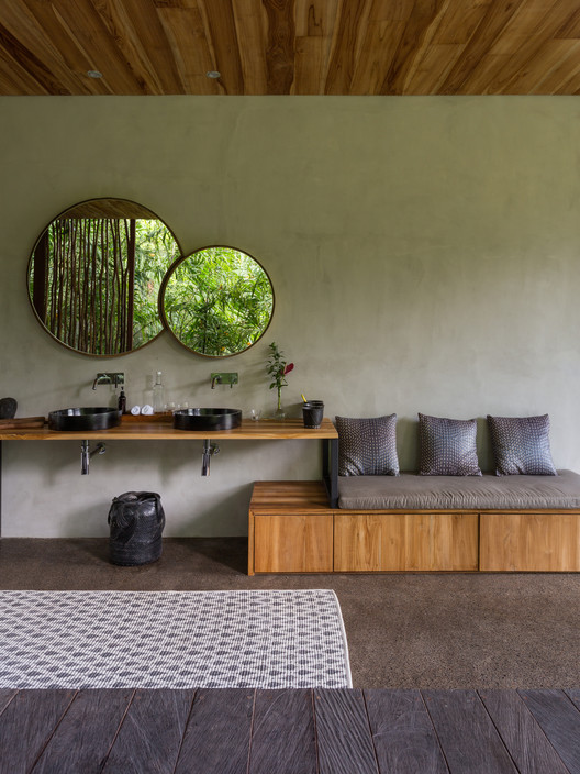Chameleon Villa / Word of Mouth Architecture - Table, Windows, Countertop, Sink, Beam