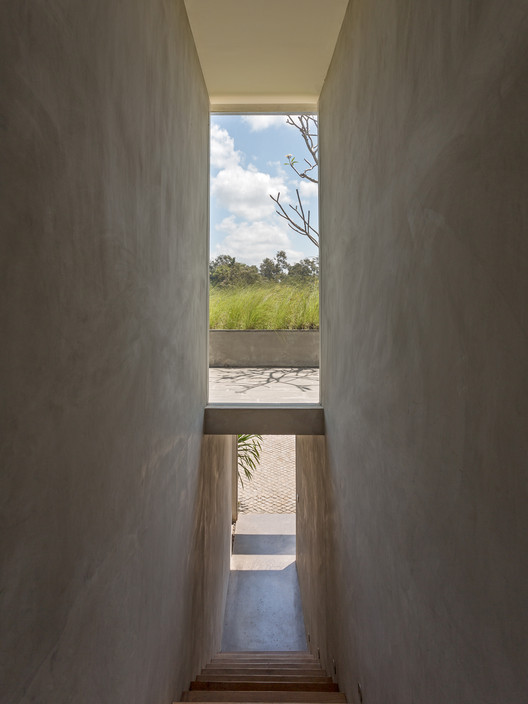 Chameleon Villa / Word of Mouth Architecture - Stairs, Column