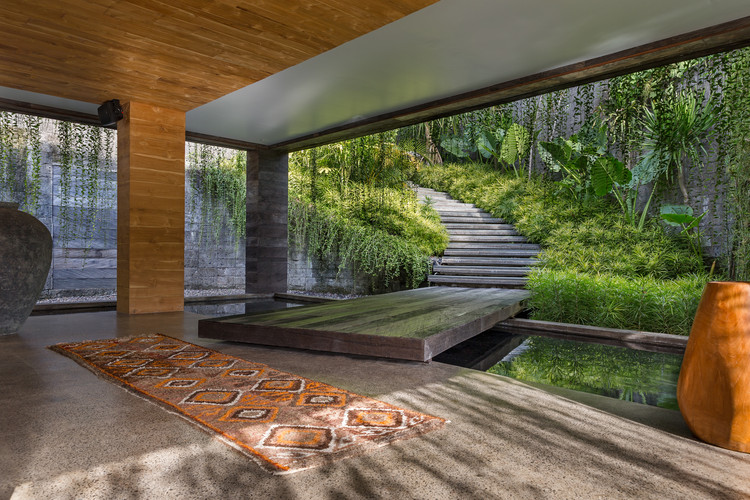 Chameleon Villa / Word of Mouth Architecture - Garden, Beam, Courtyard