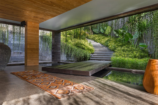 Chameleon Villa / Word of Mouth Architecture - Garden, Beam, Courtyard