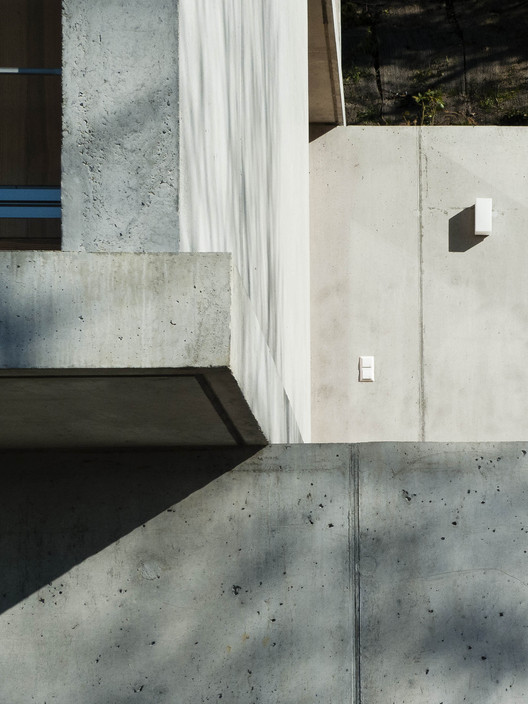 House on a Slope / Gian Salis Architect - Image 7 of 20