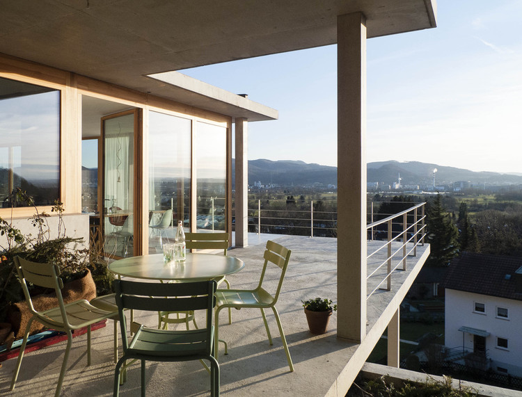 House on a Slope / Gian Salis Architect - Interior Photography, Chair