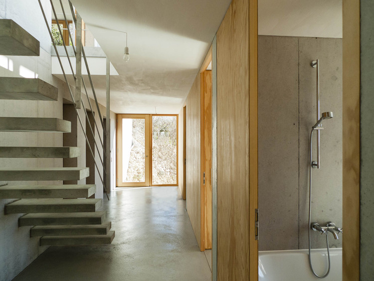 House on a Slope / Gian Salis Architect - Image 4 of 20