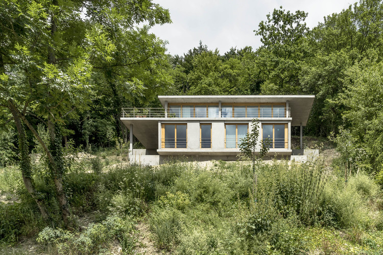 House on a Slope / Gian Salis Architect - Exterior Photography, Windows, Forest