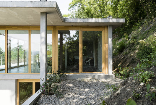 House on a Slope / Gian Salis Architect - Image 2 of 20