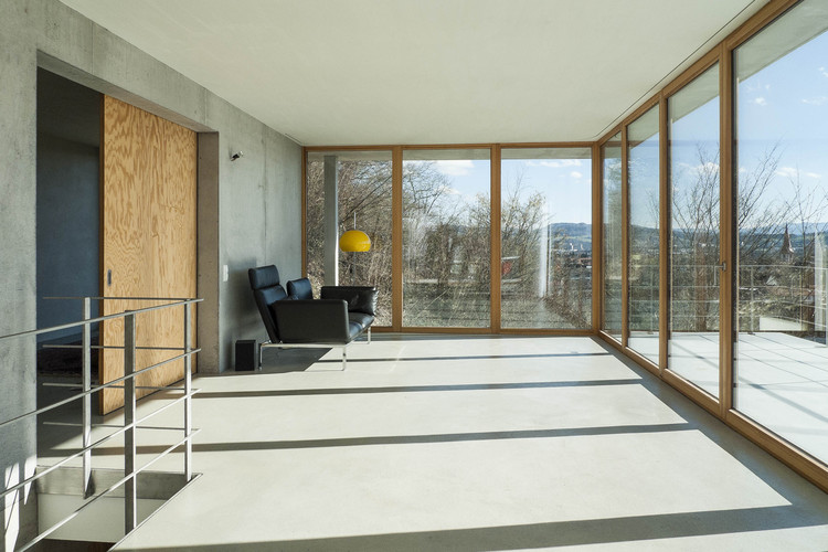 House on a Slope / Gian Salis Architect - Interior Photography, Kitchen, Windows, Door