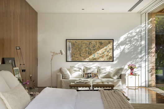 Bourgainvile 2 House / Solange Cálio Arquitetos - Interior Photography, Bedroom, Table