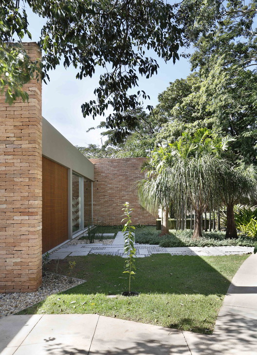 Bourgainvile 2 House / Solange Cálio Arquitetos - Image 3 of 38