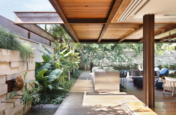Bourgainvile 2 House / Solange Cálio Arquitetos - Image 1 of 38