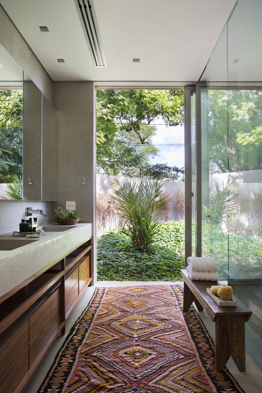 Bourgainvile 2 House / Solange Cálio Arquitetos - Interior Photography, Kitchen, Countertop, Windows