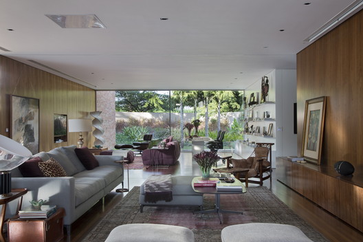 Bourgainvile 2 House / Solange Cálio Arquitetos - Interior Photography, Living Room, Sofa, Table, Chair