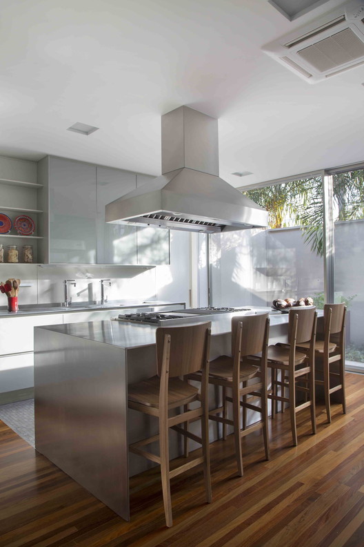 Bourgainvile 2 House / Solange Cálio Arquitetos - Interior Photography, Kitchen, Countertop, Chair, Table