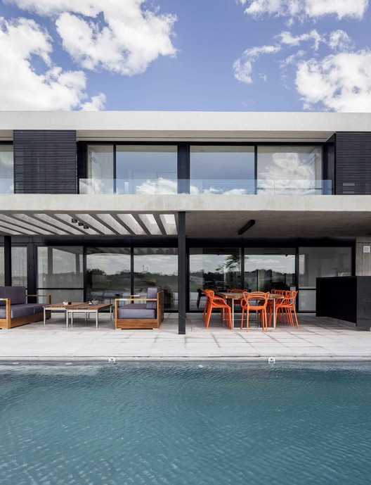 Casa N  / Estudio GMARQ - Exterior Photography, Windows, Chair, Facade