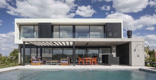 Casa N  / Estudio GMARQ - Exterior Photography, Windows, Chair