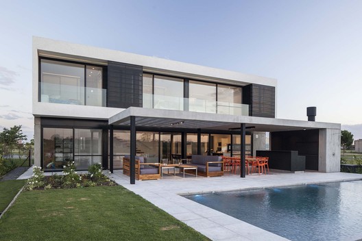 Casa N  / Estudio GMARQ - Exterior Photography, Windows, Facade, Chair
