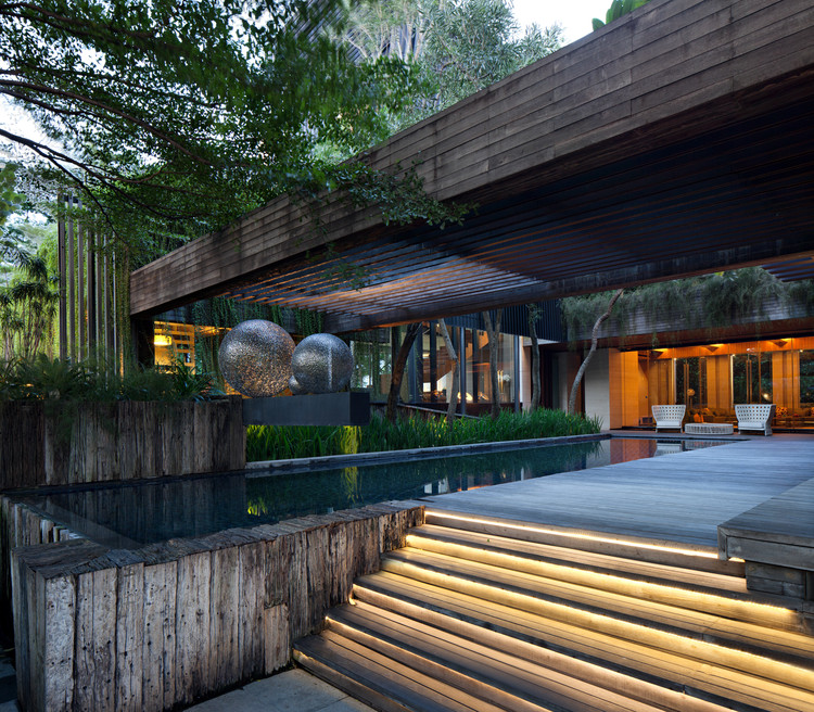 A Box in Disguise / Wahana Architects - Deck, Courtyard