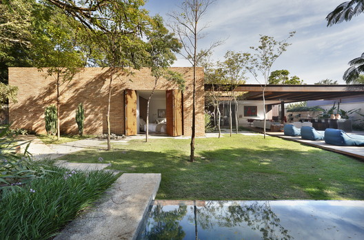 Bourgainvile 2 House / Solange Cálio Arquitetos - Image 6 of 38