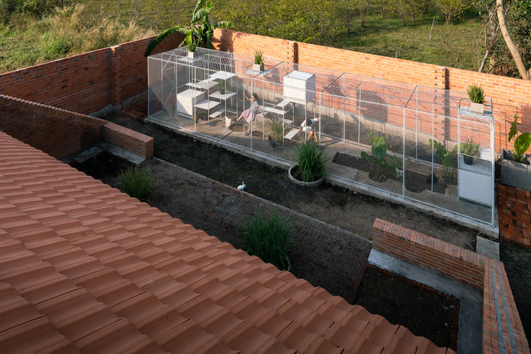 Chicken House / Tropical Space - Brick, Garden, Courtyard