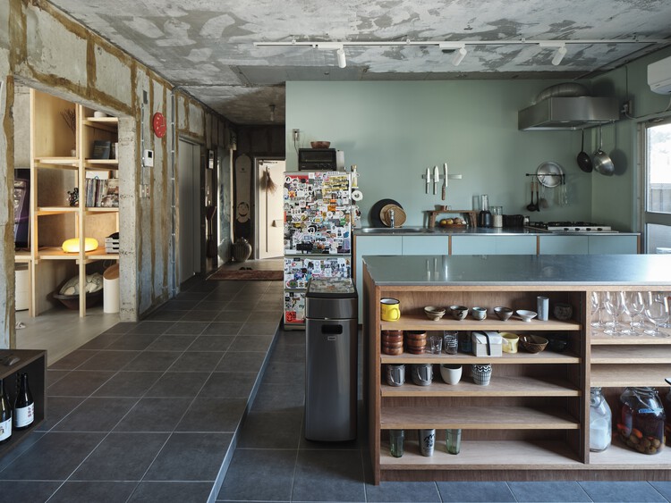 Apartment in Kamakura / ROOVICE - Interior Photography, Kitchen, Shelving