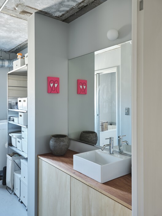 Apartment in Kamakura / ROOVICE - Interior Photography, Sink, Countertop, Bathroom