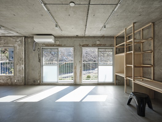 Apartment in Kamakura / ROOVICE - Interior Photography, Windows, Beam
