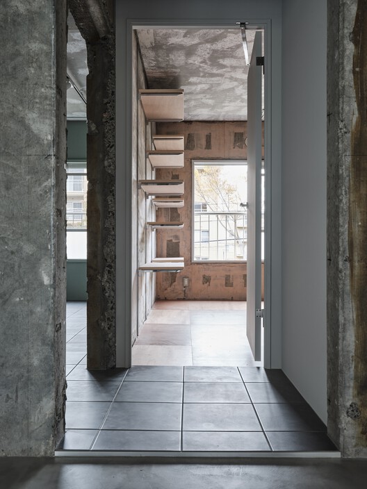 Apartment in Kamakura / ROOVICE - Interior Photography, Door, Brick, Windows, Beam