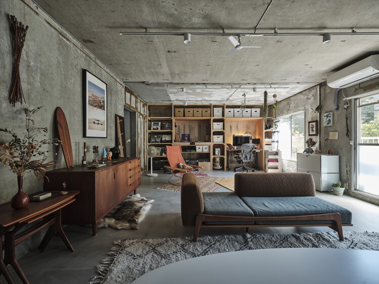 Apartment in Kamakura / ROOVICE - Interior Photography, Living Room, Table