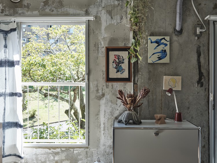 Apartment in Kamakura / ROOVICE - Interior Photography, Windows, Door, Facade