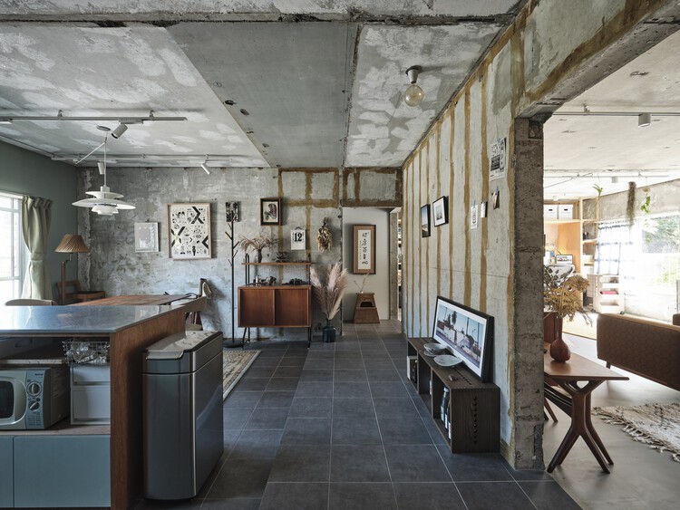 Apartment in Kamakura / ROOVICE - Interior Photography, Kitchen, Windows, Beam