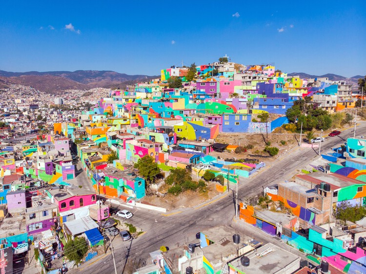 Colors of the Favela: The Transformative Impact of Painting on Communities - Featured Image