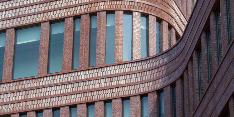 Beyond Face Value of Face Brick: Thin Brick, Fire Resistance, and Aesthetics - Image 1 of 18