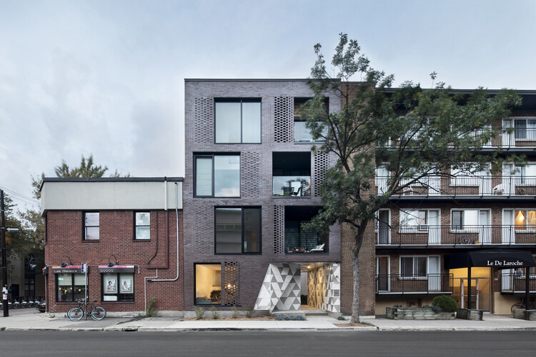 The Craft of Brick Bonding: 4 Projects That Explore Textural Designs Adapted to Canada's Winter Conditions - Image 8 of 9