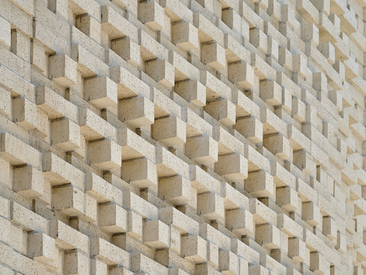 The Craft of Brick Bonding: 4 Projects That Explore Textural Designs Adapted to Canada's Winter Conditions - Image 7 of 9
