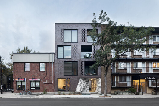 The Craft of Brick Bonding: 4 Projects That Explore Textural Designs Adapted to Canada's Winter Conditions - Image 8 of 9