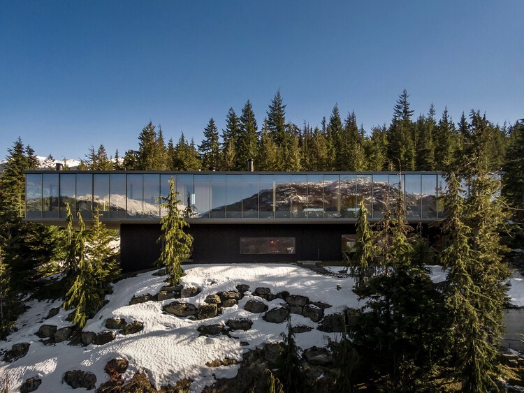 Flag House / studio mk27 - Houses