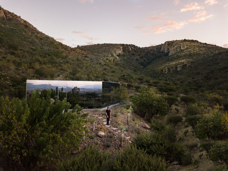  Mimetic Houses: 15 Latin American Projects Integrated into the Landscape - Featured Image