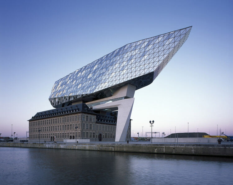 Contrast or Harmony: The Aesthetic of Modern Adaptations to Historic Buildings - Featured Image