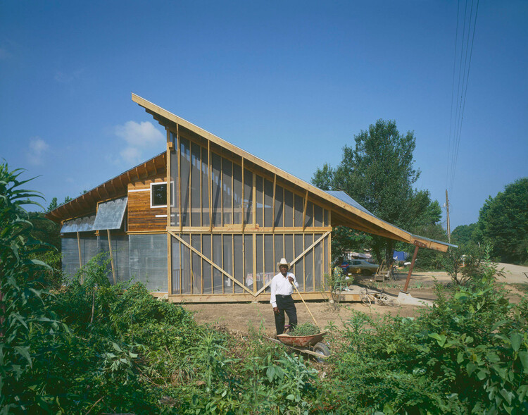 Designing Shared Rural Environments: Defining Public Spaces beyond Urban Metrics - Image 2 of 11