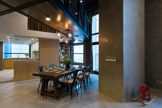 Party Apartment / Nghiêm Phong + Đào Thành - Table, Windows, Beam
