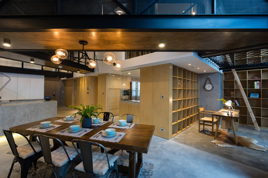 Party Apartment / Nghiêm Phong + Đào Thành - Table, Chair, Beam
