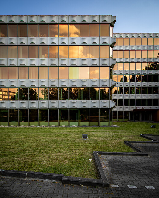 Prefabrication and Formal Boldness in Belgian Modernism: The Story of the CBR and LH 187 Buildings in Brussels - Image 11 of 25