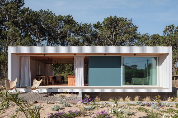 Architectural Modules: Implementation and Adaptability in the Latin American Landscape - Featured Image