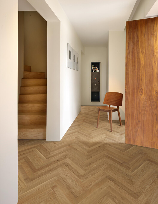 Mesmerizing Zigzags: Exploring the Herringbone Pattern in Architecture - Image 17 of 24