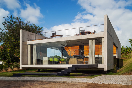 Two Beams House / Yuri Vital - Facade