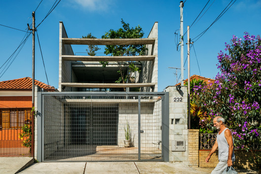 Mipibu House / Terra e Tuma Arquitetos Associados - Facade